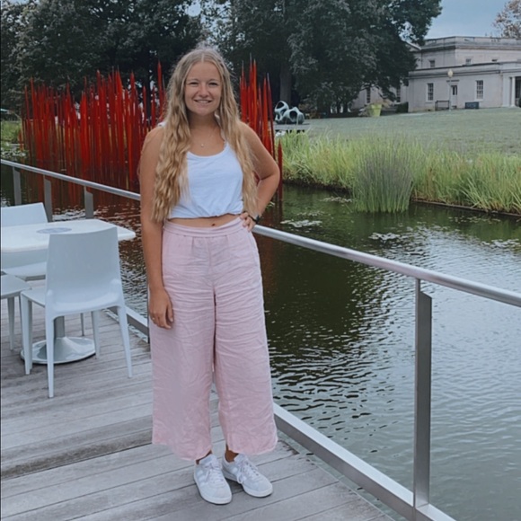 Meet your Posher, Amanda - Picture 3 of 3